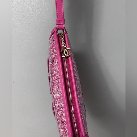 Chanel Wristlet - Picture 6 of 9